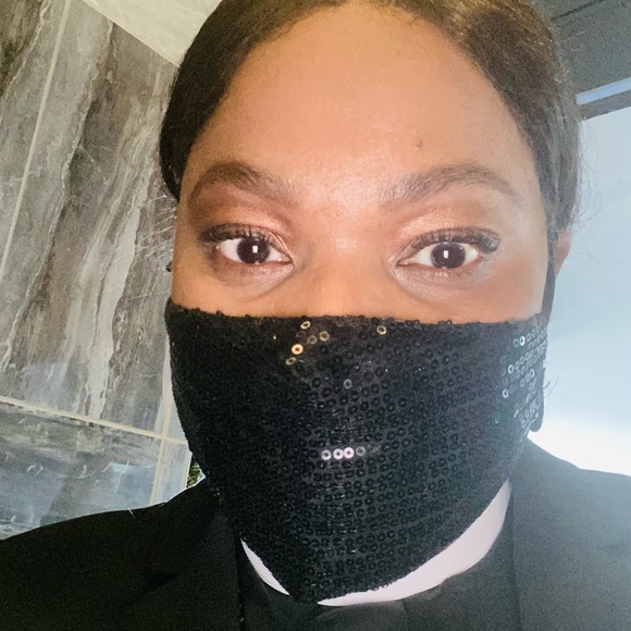 Meet your Posher, Yolanda - Picture 2 of 2